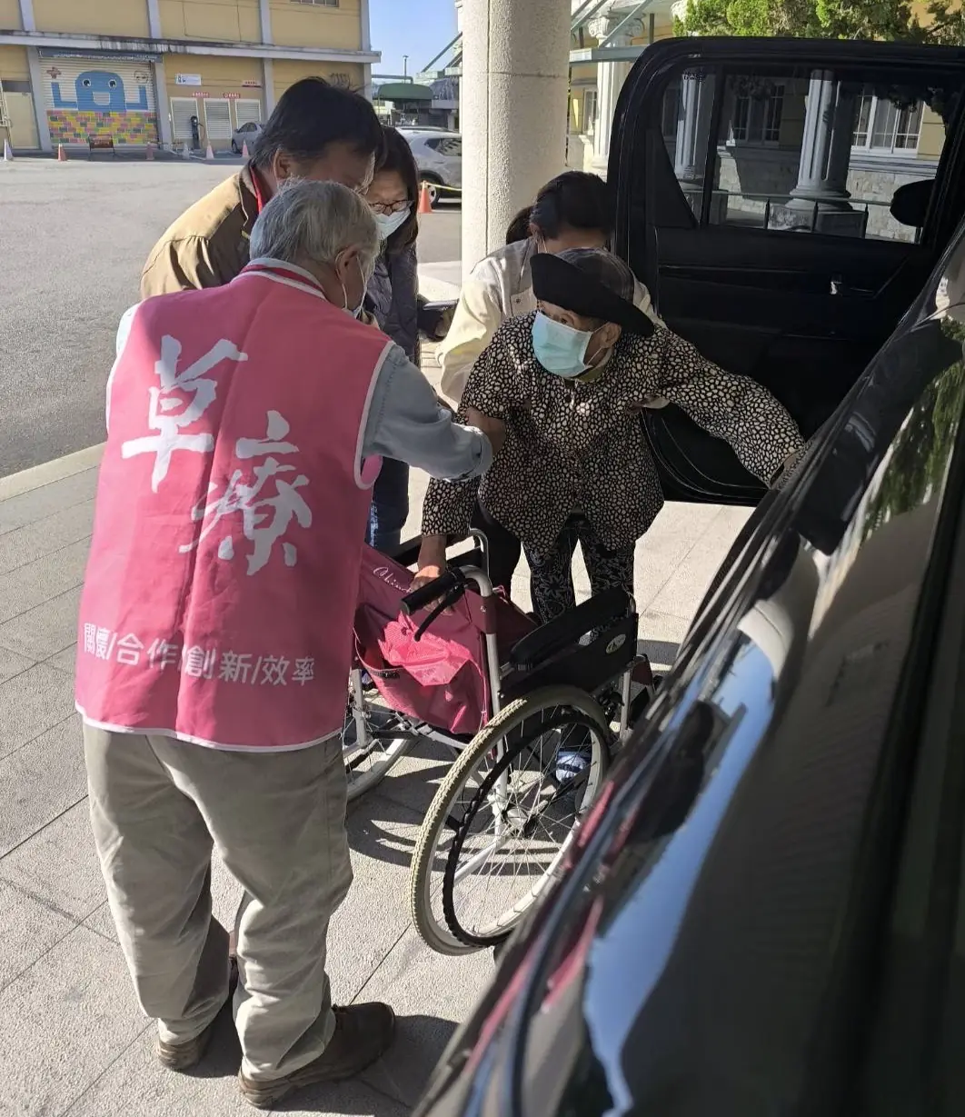 國際志工日 草屯療養院志工陪伴病患傳遞關懷
