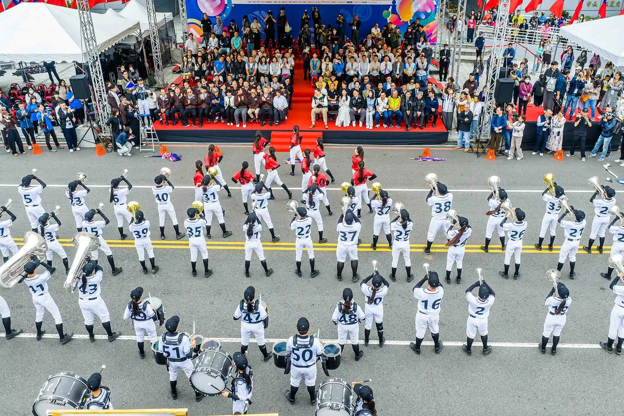 2025嘉義市國際管樂節登場 國際級團隊齊聚嘉市  20日下午55支踩街隊伍登場  享譽國際的「翡翠騎士」21日驚喜快閃