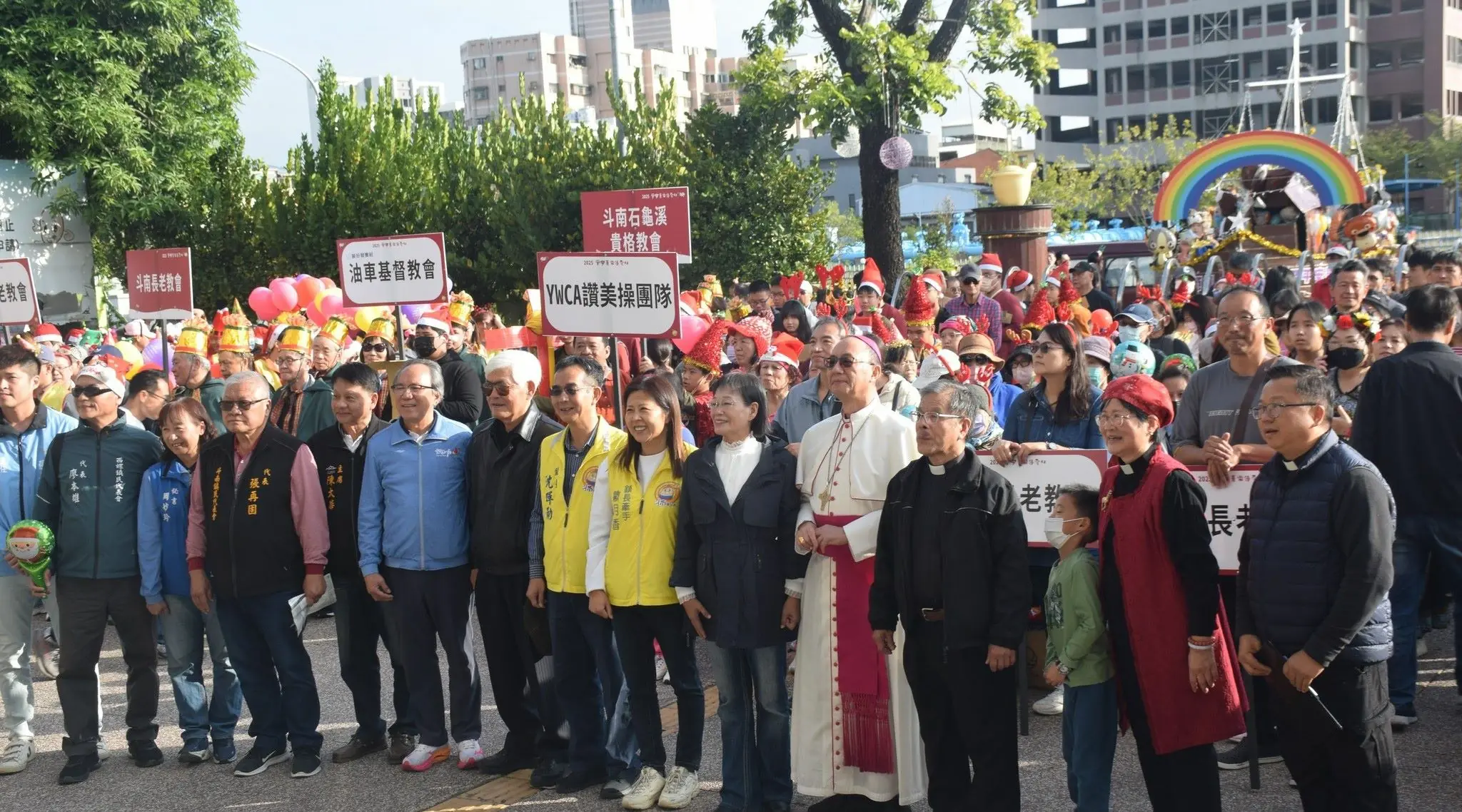 「聖誕踩街報佳音‧平安喜樂傳雲林」登場，近千名教友齊聚斗南歡度聖誕佳節，氣氛熱鬧滾滾