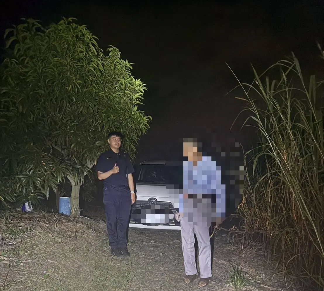 老翁返家車陷邊坡 枋警馳援化解危機