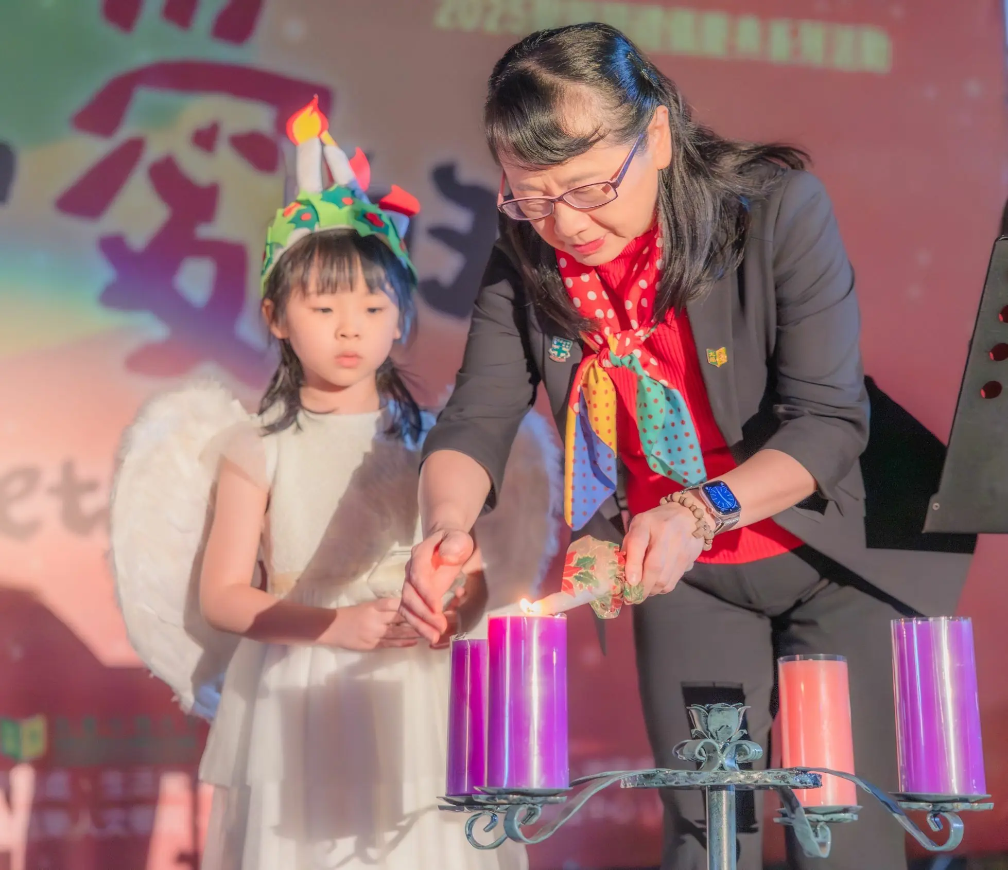 文藻12米聖誕樹點燈　千名師生迎校慶60周年