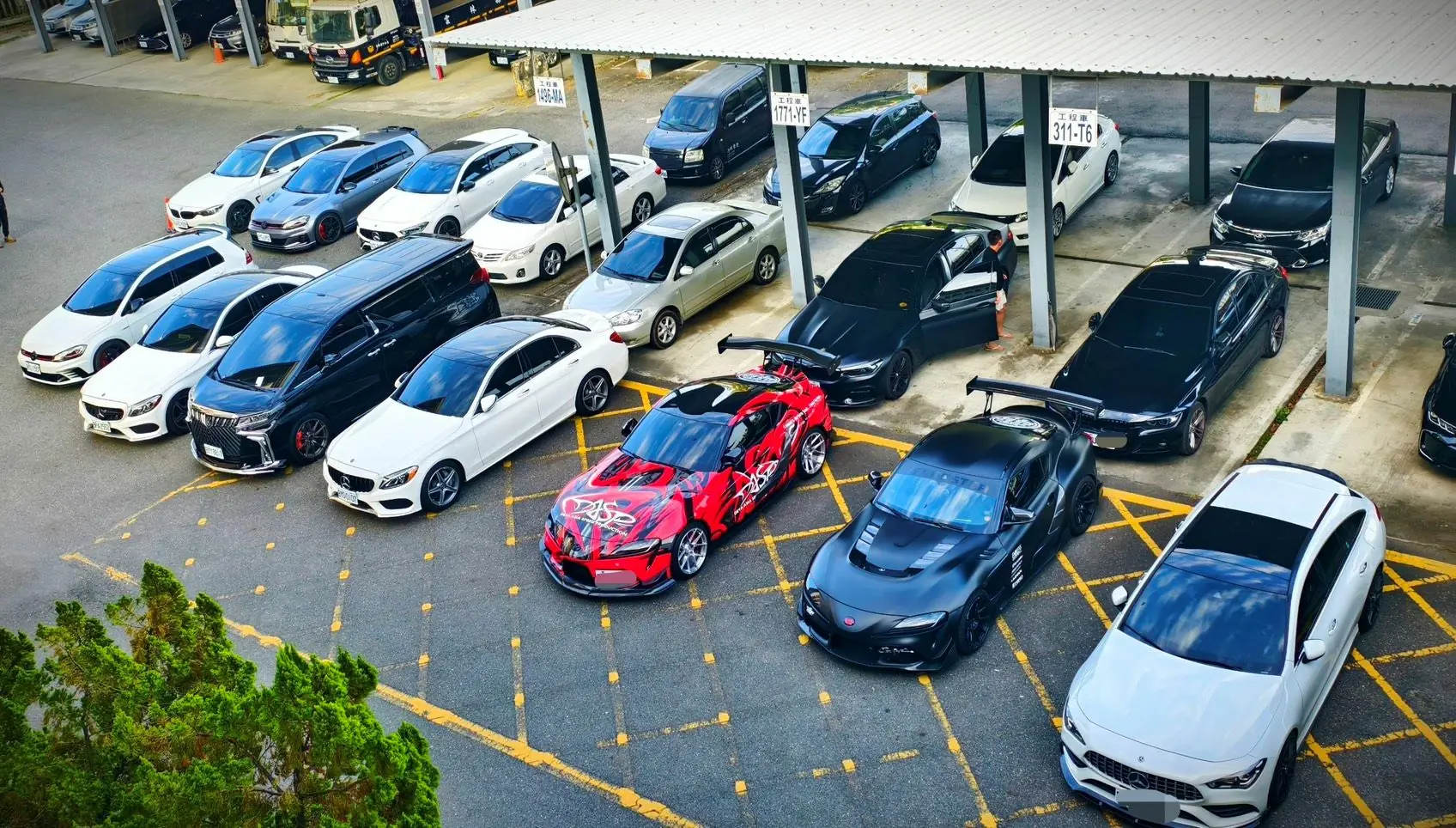 雲林檢警執行「斬車專案」掃蕩飆車集團，查扣21部涉案改裝車輛與愷它命毒品