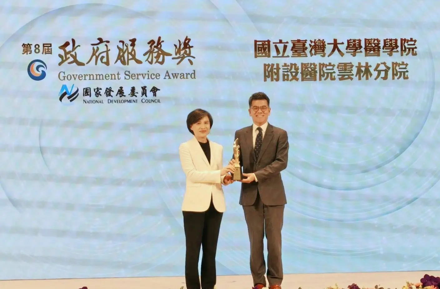 臺大醫院雲林分院第三度榮獲政府服務獎，長期深耕偏鄉成為打造醫界桃花源全國典範