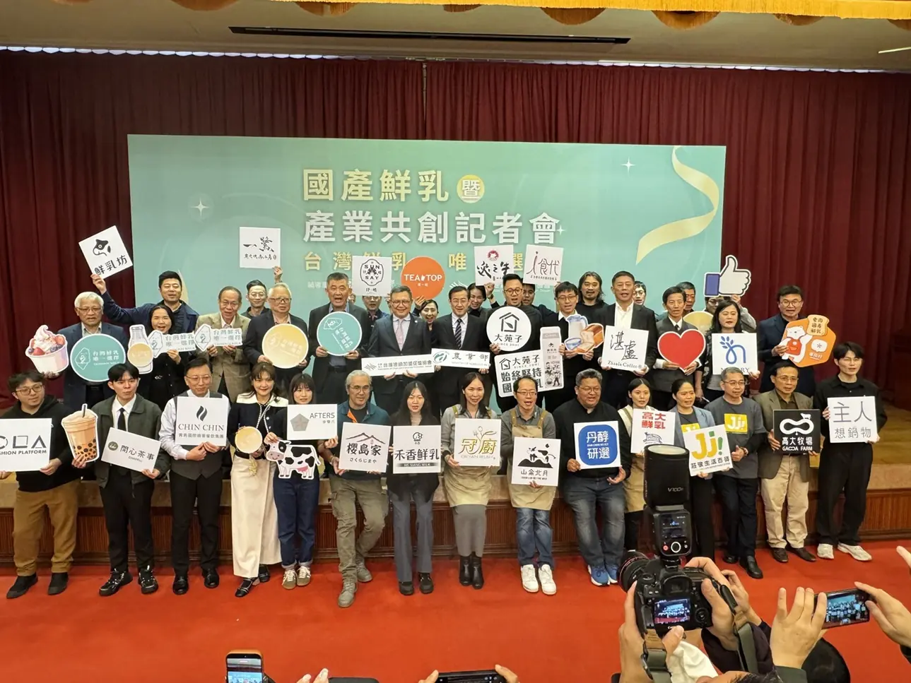 農業部攜手連鎖加盟品牌 210噸國產鮮乳走進消費市場