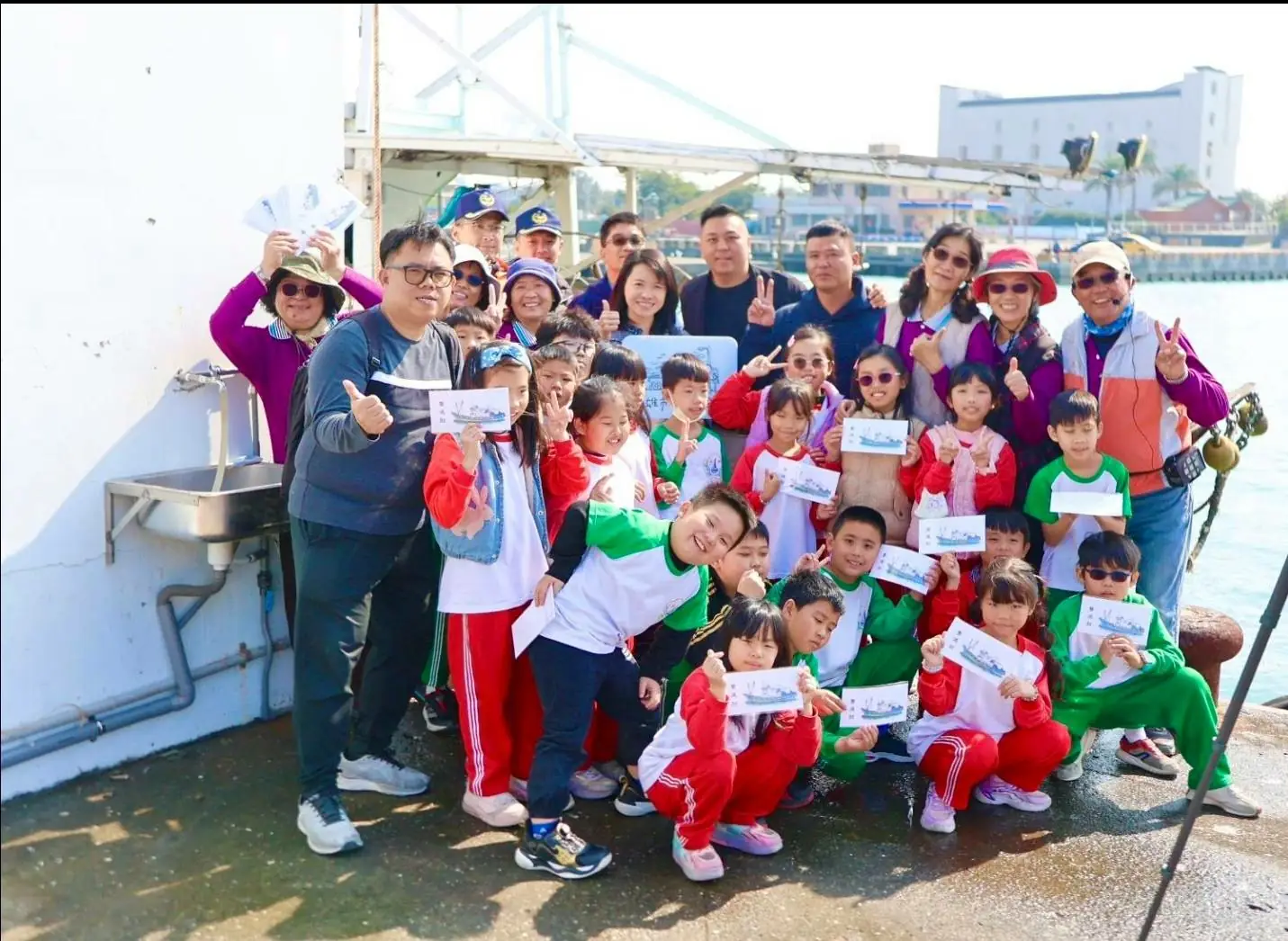 走進漁港學海洋　蚵寮學子踏查家鄉產業文化