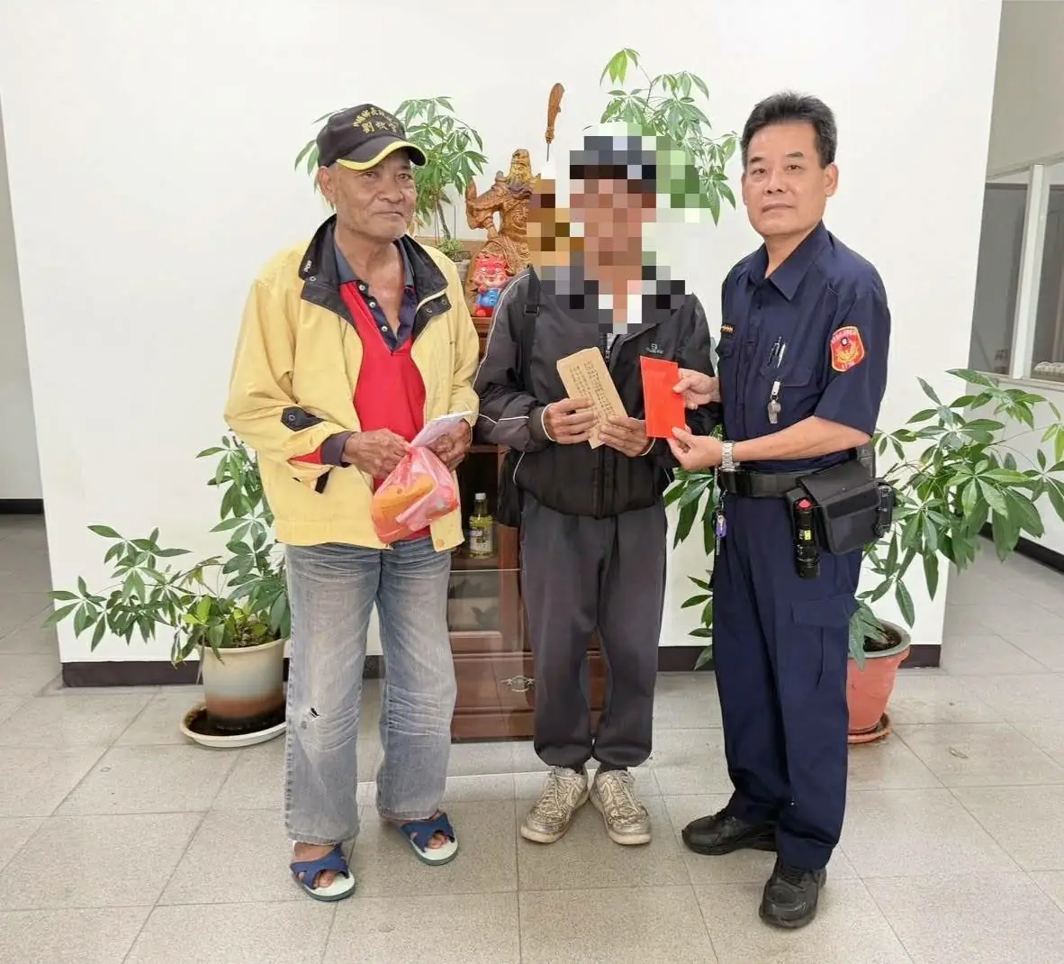 病魔無情但是人間有愛！枋警攜手民間 助清寒家庭圓滿善後