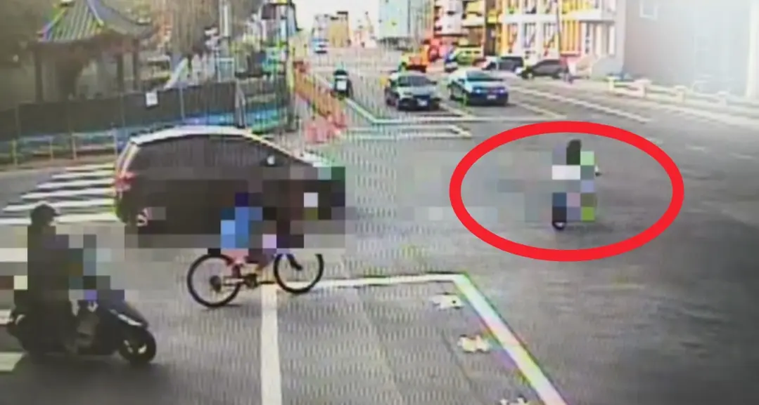 東港鎮船頭路段自行車左轉行駛東港分局查處