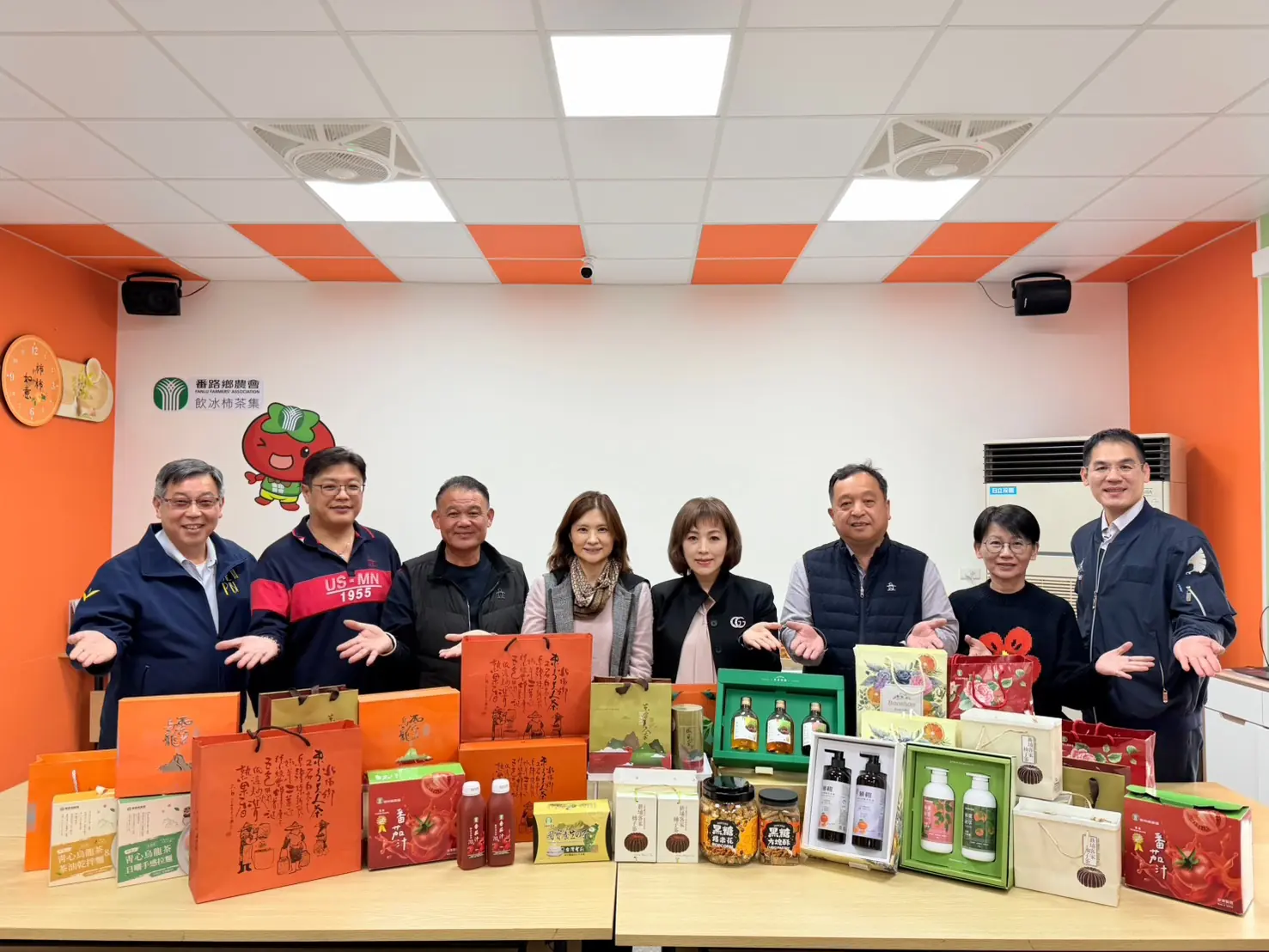 柿餅產銷重鎮新埔鎮農會等七個農會總幹事  連袂到番路鄉農會交流  探究番路柿餅產業翻轉之路  總幹事趙幸芳:帶動跨區合作深化