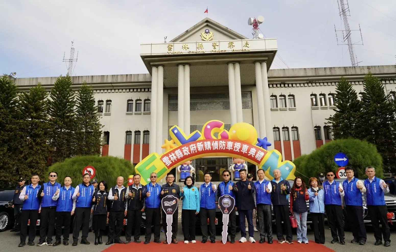 雲林縣警察局115年新春聯歡會，張麗善縣長親自到場校閱新式偵防車，期許打造讓鄉親安心、安全生活環境
