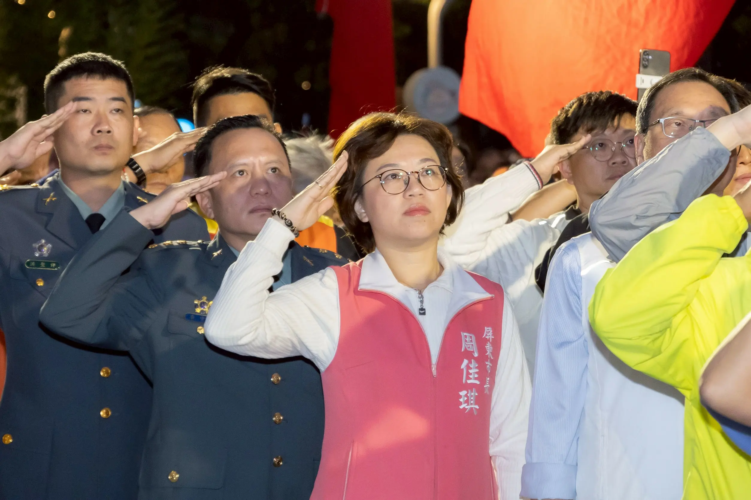 屏東市公所晨曦迎春，逾萬人參加升旗健走