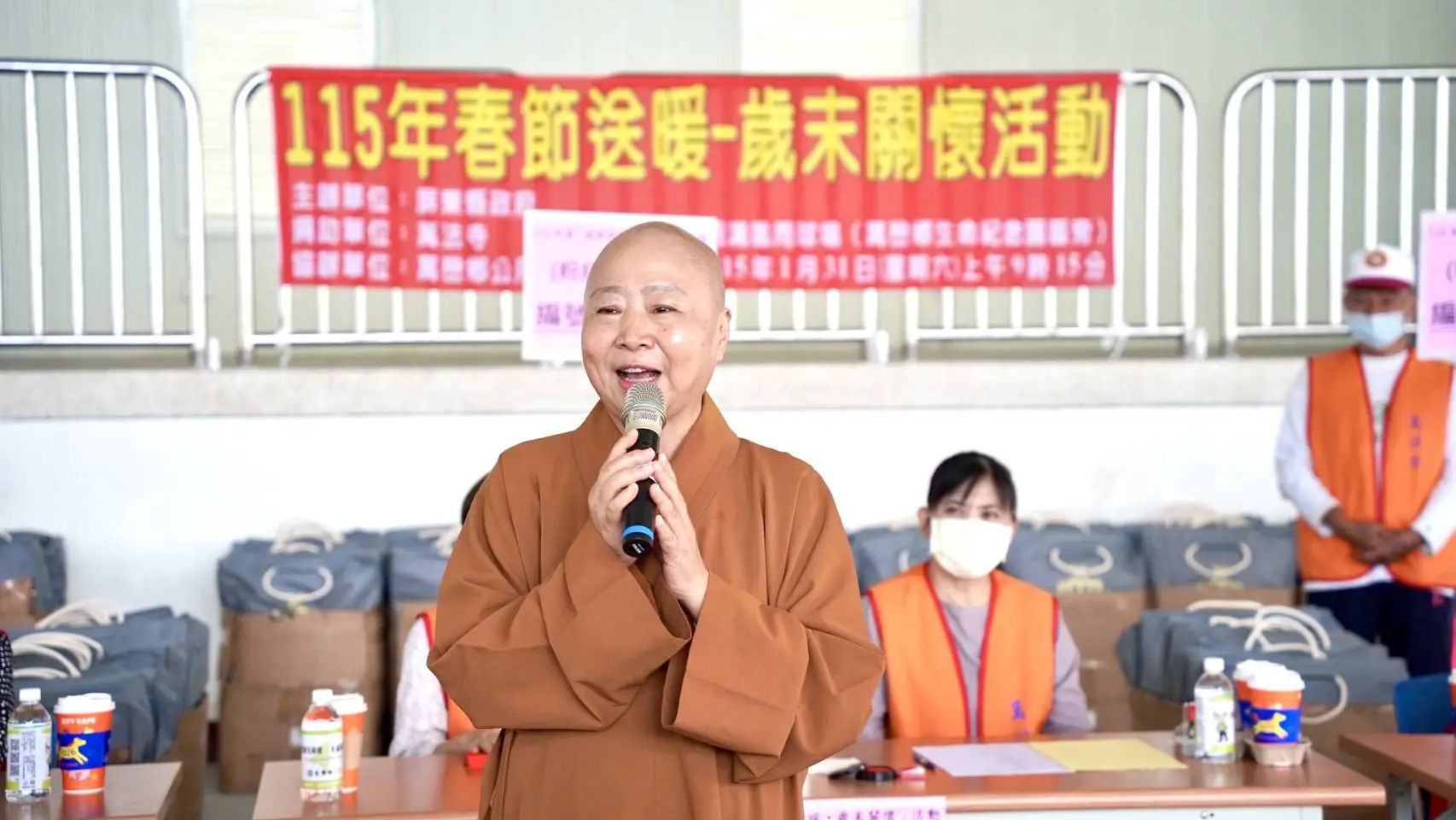 佛心送暖過好年 集結五大寺院力量溫暖千戶人心 聞噩耗即伸援手 釋見引捐5萬助弱勢家庭度難關 佛心送暖過好年 集結五大寺院力量溫暖千戶人心 聞噩耗即伸援手 釋見引捐5萬助弱勢家庭度難關