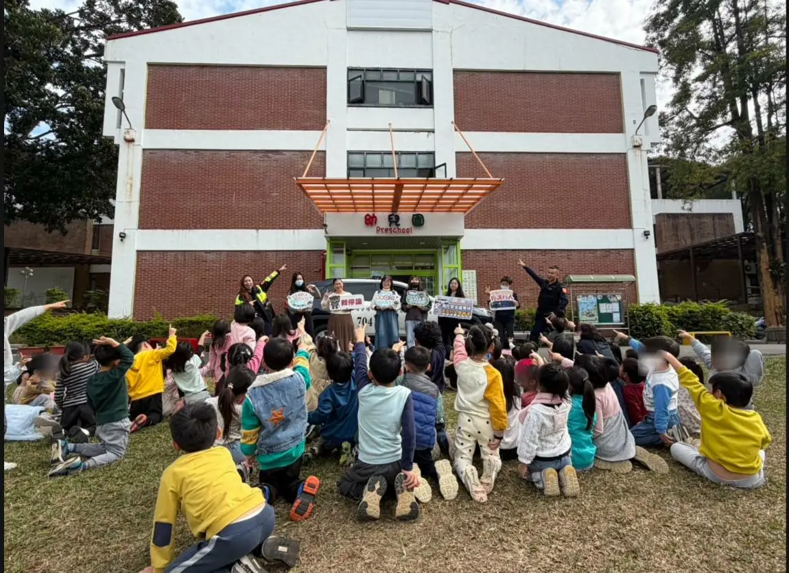 警察叔叔阿姨走進校園　警園合作溫馨守護幼兒交通安全
