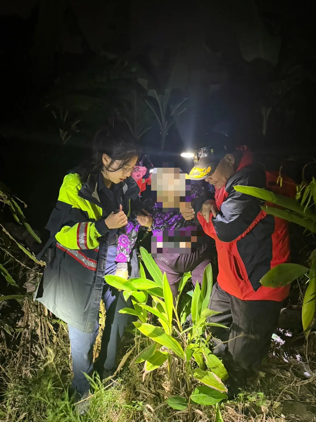 82歲老婦冬夜未歸  中埔警動員搜尋  仁義潭道路旁芭蕉園尋獲送醫無礙