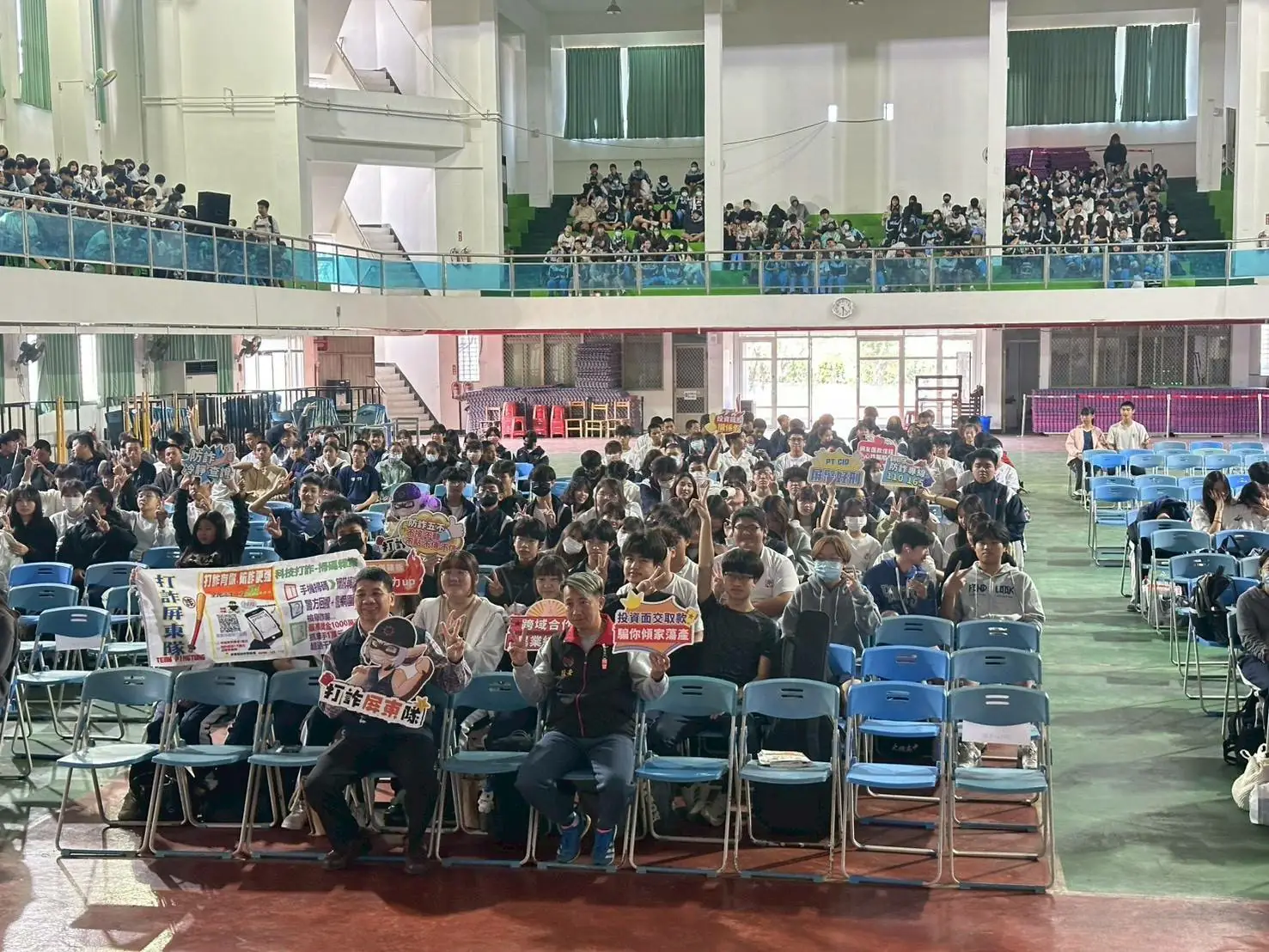 寒假將至 屏東警局走進高中校園宣導別讓毒與詐毀掉未來　