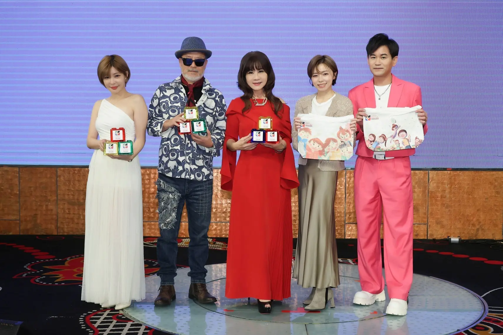 歲末送暖群星齊聚高雄愛心獻唱 龍千玉揪心熱唱讓愛延續 王瞳讓艾成的愛永恆連結