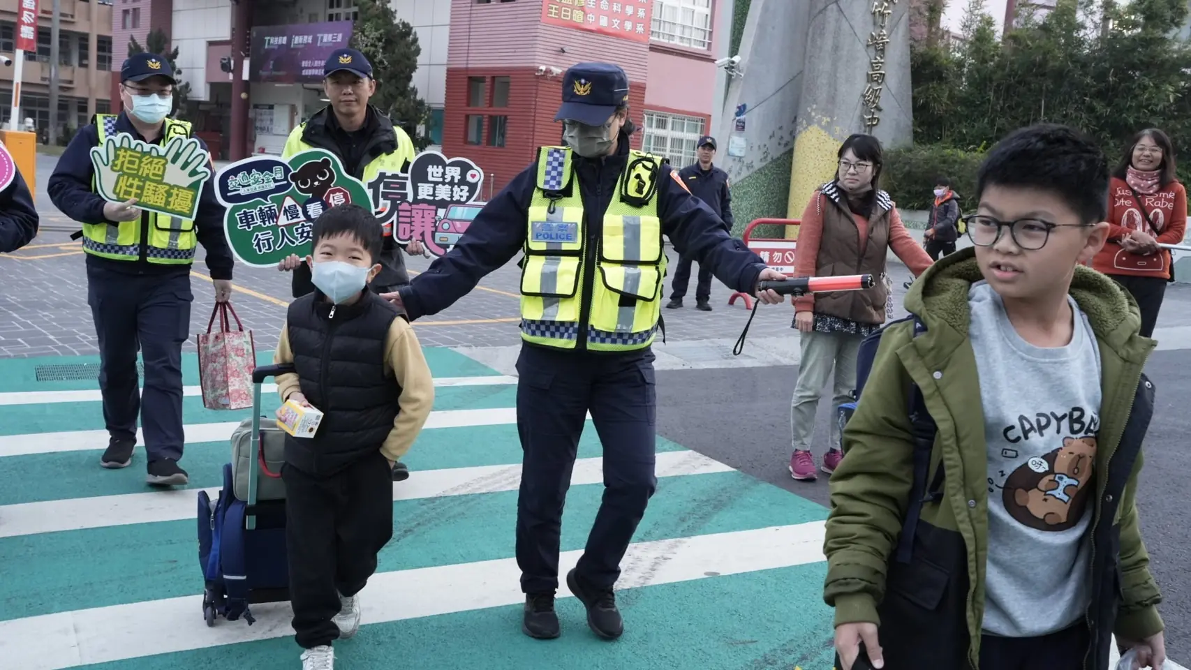 配合全國中小運  嘉縣國民中(小)學提前開學  竹崎警分局啟動護童勤務與防範犯罪宣導