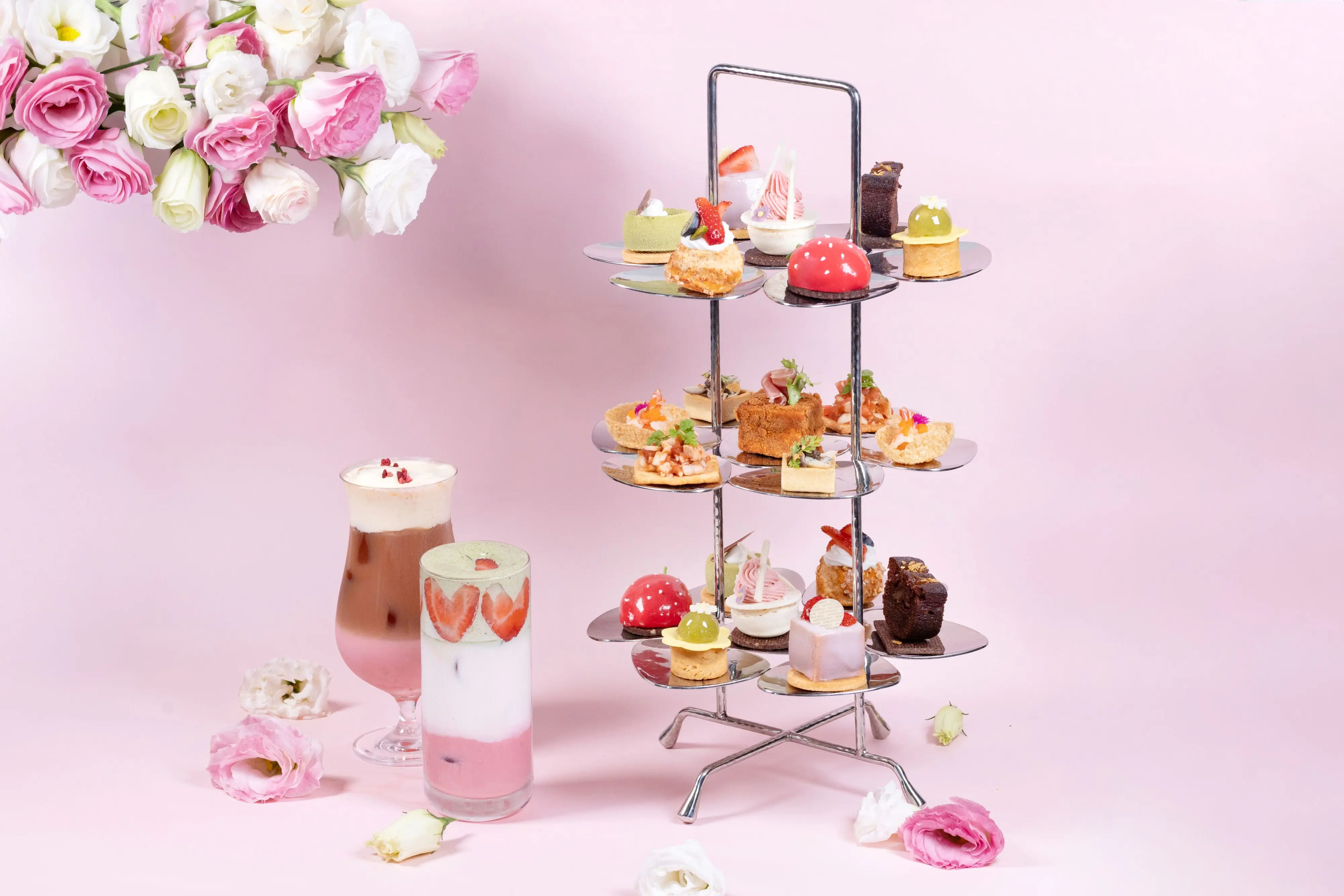 莓好時光全面盛開 高雄萬豪酒店草莓季甜點、午茶粉嫩登場