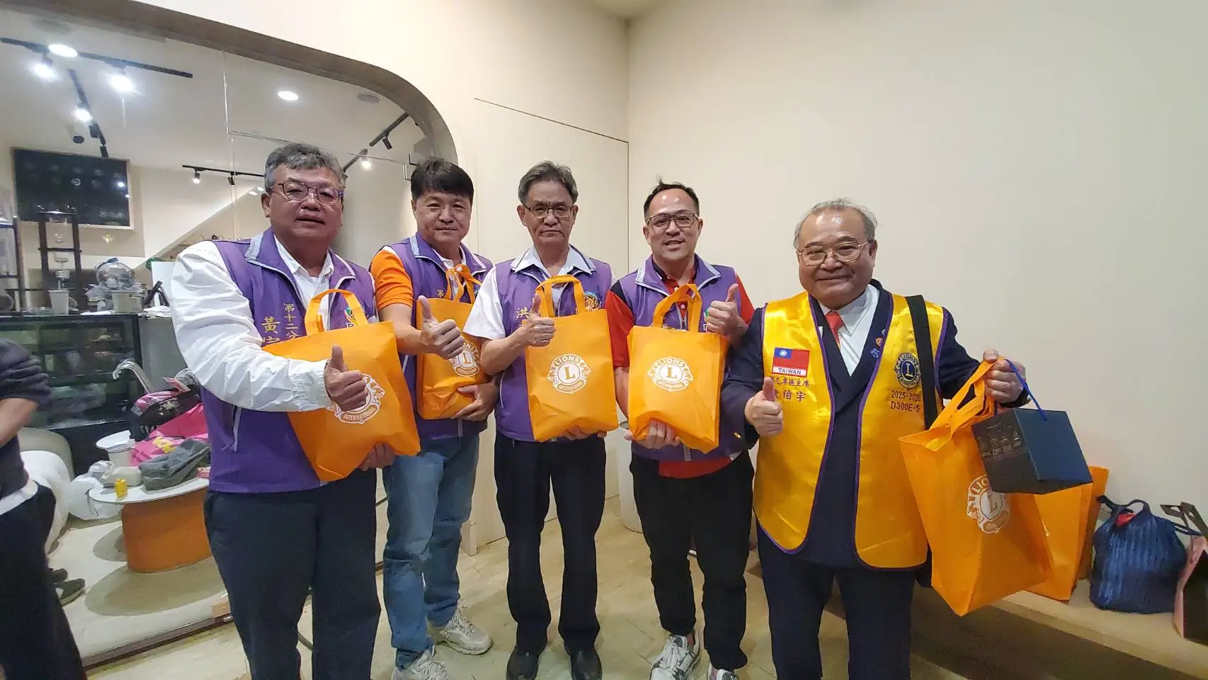 一桌年飯暖寒冬　高師大吳昇哲率行善麒士團為弱勢圍爐