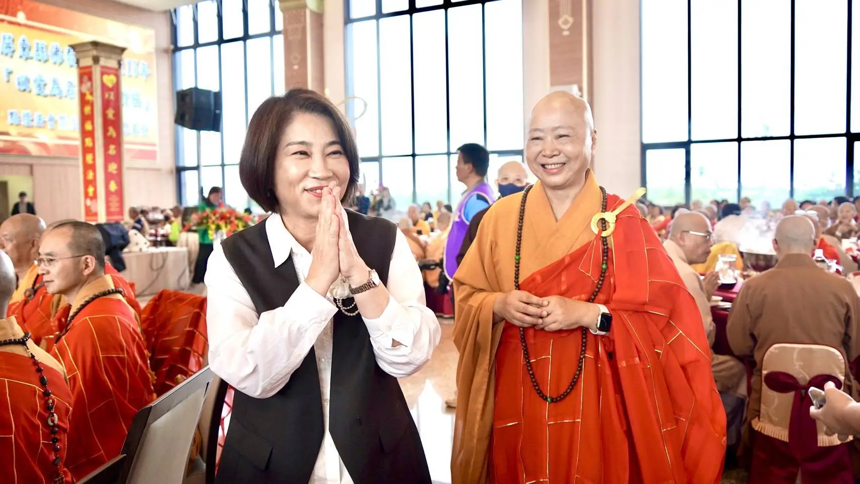 千盞明燈照亮新年 屏東聯合迎春祈福法會全球佛教聯合會館感動登場 千盞明燈照亮新年 屏東聯合迎春祈福法會全球佛教聯合會館感動登場