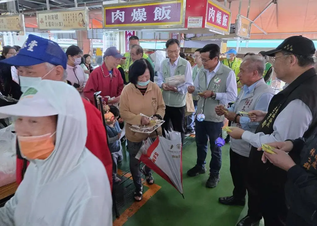 下營公有零售市場快閃發市場券與小提燈樂元宵  人潮帶動庶民經濟