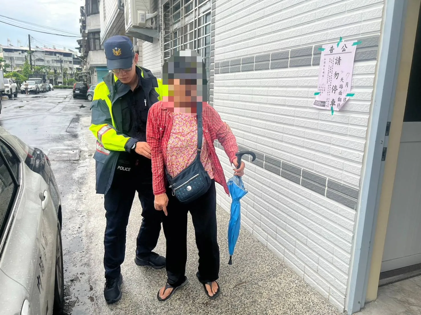 阿嬤颱風天外出被風吹倒 溫馨內埔警護送回家 阿嬤颱風天外出被風吹倒 溫馨內埔警護送回家